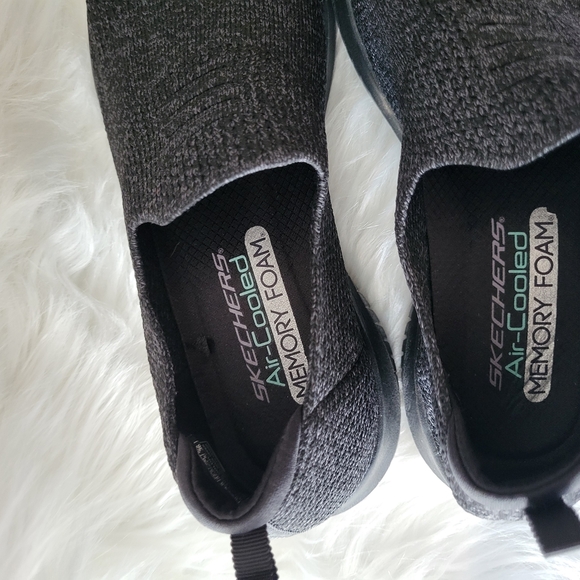 Skeckers Women's Black Slip-On Sneakers, Size 7.5 - Picture 2 of 8